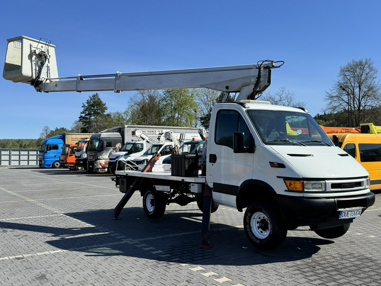 Iveco Daily - Camión con plataforma elevadora: foto 4 Iveco Daily - Camión con plataforma elevadora: foto 4