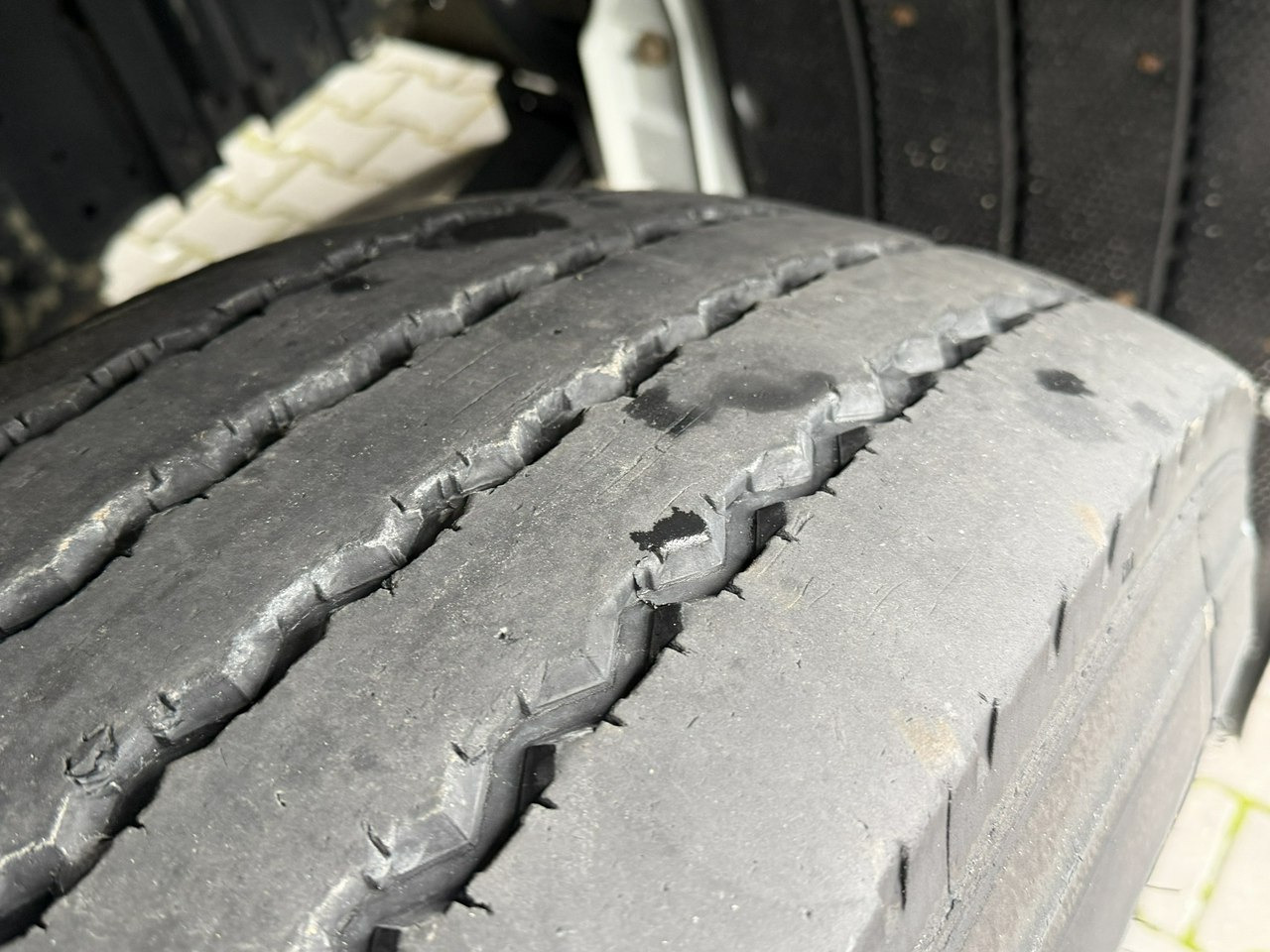 Iveco STRALIS 260S40 E6 Chłodnia Mroźnia Agregat THERMO KING T-1000R - Camión frigorífico: foto 4 Iveco STRALIS 260S40 E6 Chłodnia Mroźnia Agregat THERMO KING T-1000R - Camión frigorífico: foto 4