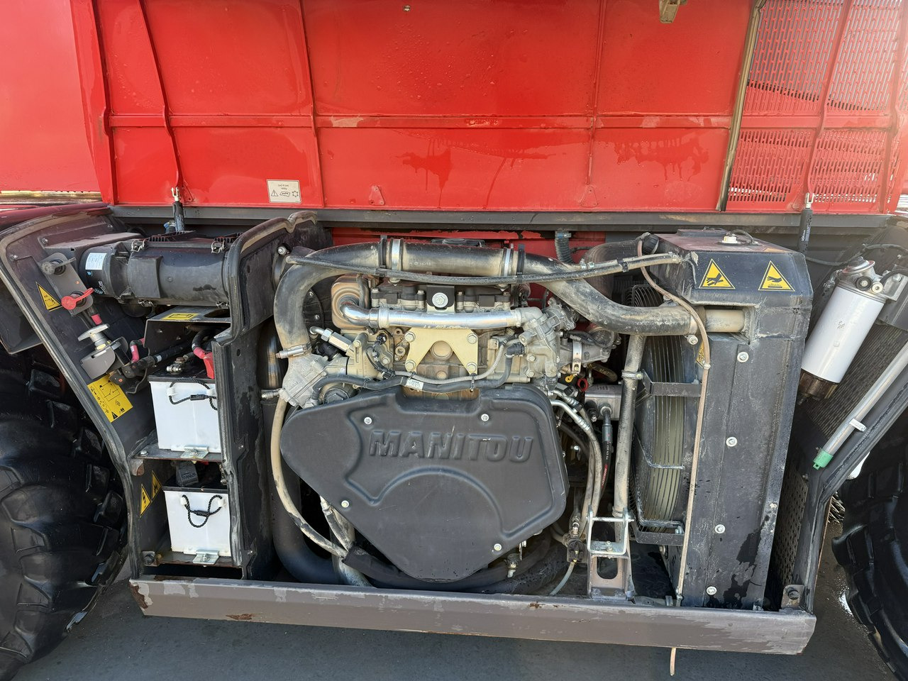 Manipulador telescópico Manitou MRT 2470 + PRIVILEGE ST4 S1 ROTO Ładowarka Teleskopowa: foto 13 Manipulador telescópico Manitou MRT 2470 + PRIVILEGE ST4 S1 ROTO Ładowarka Teleskopowa: foto 13