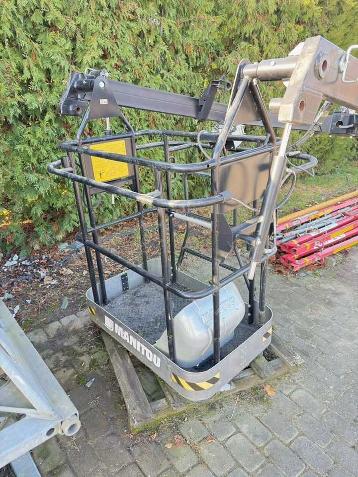 Manipulador telescópico Manitou MRT 2470 + PRIVILEGE ST4 S1 ROTO Ładowarka Teleskopowa: foto 18 Manipulador telescópico Manitou MRT 2470 + PRIVILEGE ST4 S1 ROTO Ładowarka Teleskopowa: foto 18