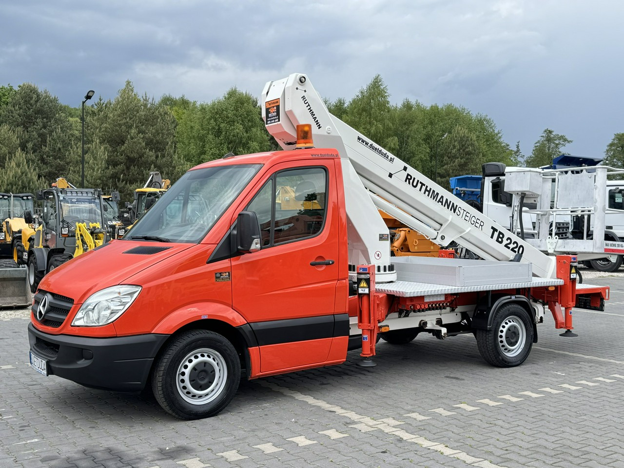 Mercedes Sprinter - Camión con plataforma elevadora: foto 3 Mercedes Sprinter - Camión con plataforma elevadora: foto 3