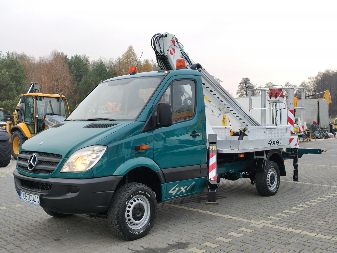 Mercedes Sprinter - Camión con plataforma elevadora: foto 5 Mercedes Sprinter - Camión con plataforma elevadora: foto 5