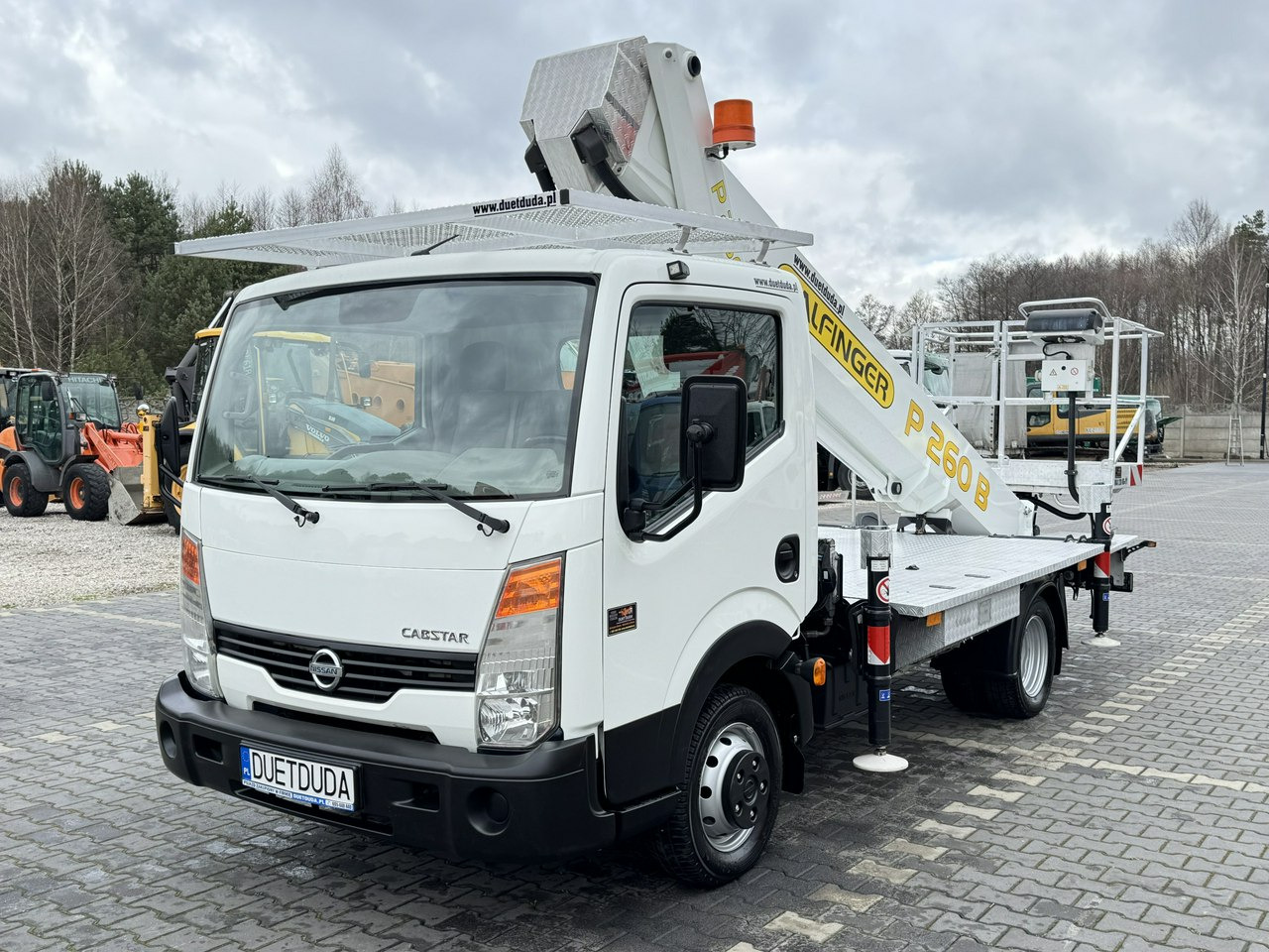 Nissan Cabstar - Camión con plataforma elevadora: foto 3 Nissan Cabstar - Camión con plataforma elevadora: foto 3
