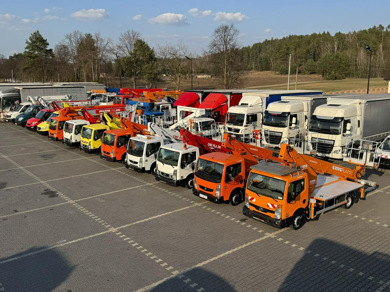 Nissan Zwyżka / Podnośnik Koszowy / 4X4 / CABSTAR / MAXITY / SPRINTER - Camión con plataforma elevadora: foto 2 Nissan Zwyżka / Podnośnik Koszowy / 4X4 / CABSTAR / MAXITY / SPRINTER - Camión con plataforma elevadora: foto 2