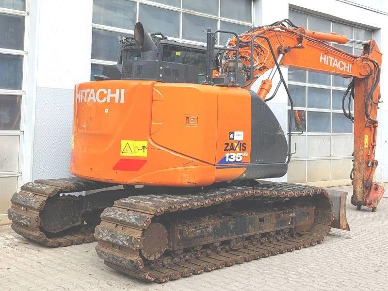 Excavadora de cadenas Hitachi ZX 135 US-6: foto 6