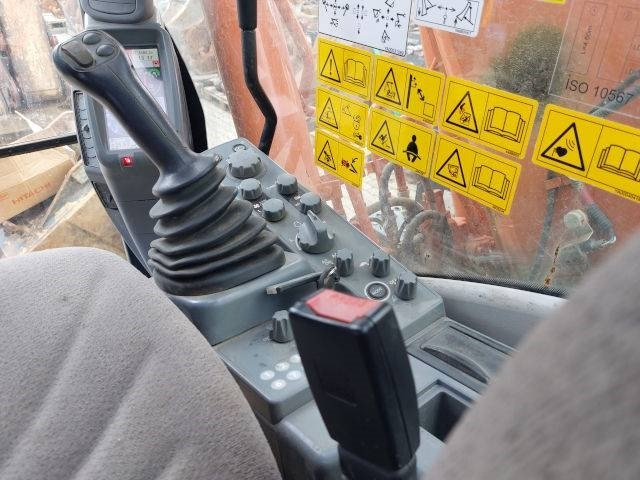 Excavadora de cadenas Hitachi ZX 135 US-6: foto 14