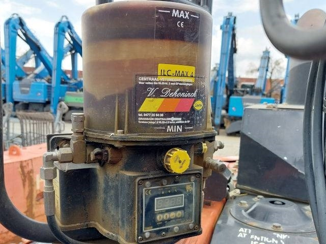 Excavadora de cadenas Hitachi ZX 135 US-6: foto 8