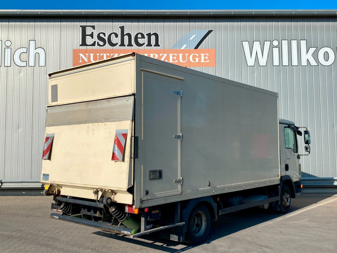MAN TGL 8.150 Blatt/Blatt*5,5mKoffer*LBW*Seitentür MAN TGL 8.150 Blatt/Blatt*5,5mKoffer*LBW*Seitentür - Camión caja cerrada: foto 5 MAN TGL 8.150 Blatt/Blatt*5,5mKoffer*LBW*Seitentür MAN TGL 8.150 Blatt/Blatt*5,5mKoffer*LBW*Seitentür - Camión caja cerrada: foto 5