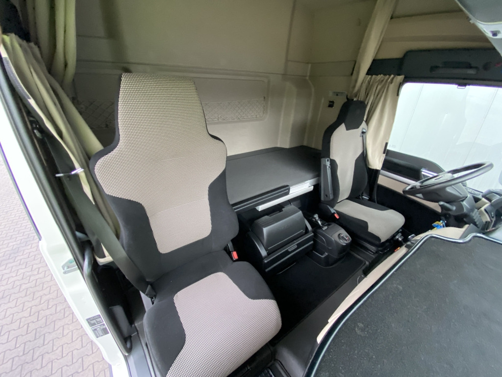 Leasing de MAN TGX 26.500 6x2-4 LL / HMF 2110 L-MC Kran MAN TGX 26.500 6x2-4 LL / HMF 2110 L-MC Kran: foto 14 Leasing de MAN TGX 26.500 6x2-4 LL / HMF 2110 L-MC Kran MAN TGX 26.500 6x2-4 LL / HMF 2110 L-MC Kran: foto 14