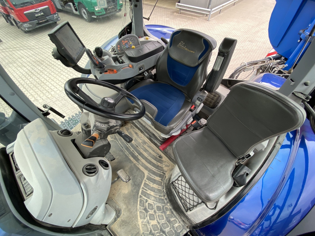 Tractor New Holland T7.315 AC 4x4: foto 8 Tractor New Holland T7.315 AC 4x4: foto 8