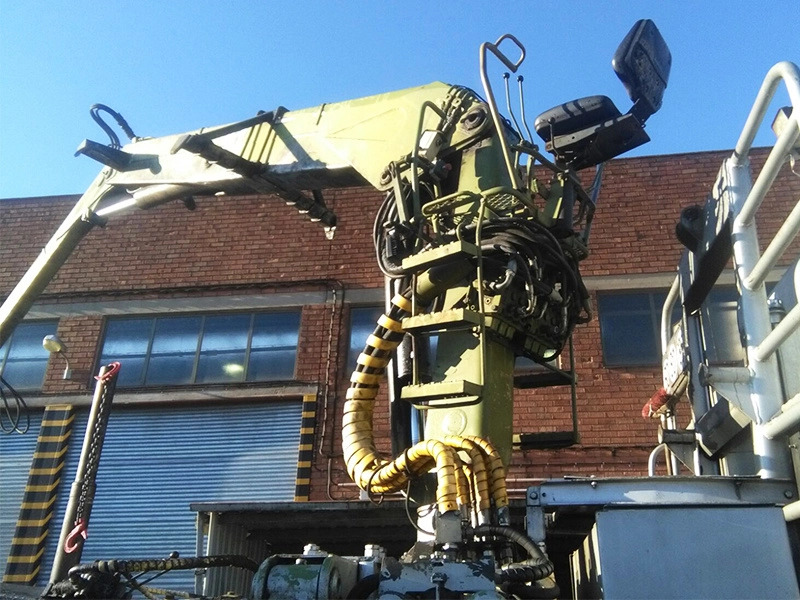 Grúa forestal Loglift F241 - Grúa para camión para Maquinaria forestal: foto 2 Grúa forestal Loglift F241 - Grúa para camión para Maquinaria forestal: foto 2