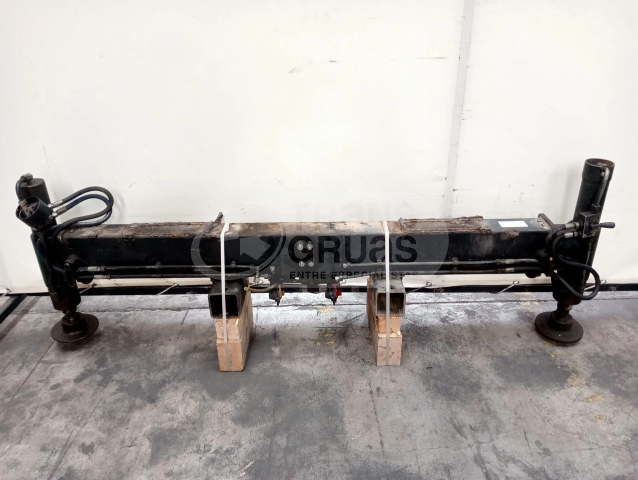 Estabilizador hidráulicos a 3.300 mm - Implemento para Grúa: foto 2 Estabilizador hidráulicos a 3.300 mm - Implemento para Grúa: foto 2