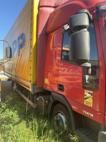 Iveco - Camión lona: foto 4 Iveco - Camión lona: foto 4