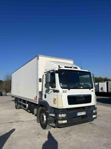 MAN TGM 18.250 - Camión caja cerrada: foto 1 MAN TGM 18.250 - Camión caja cerrada: foto 1