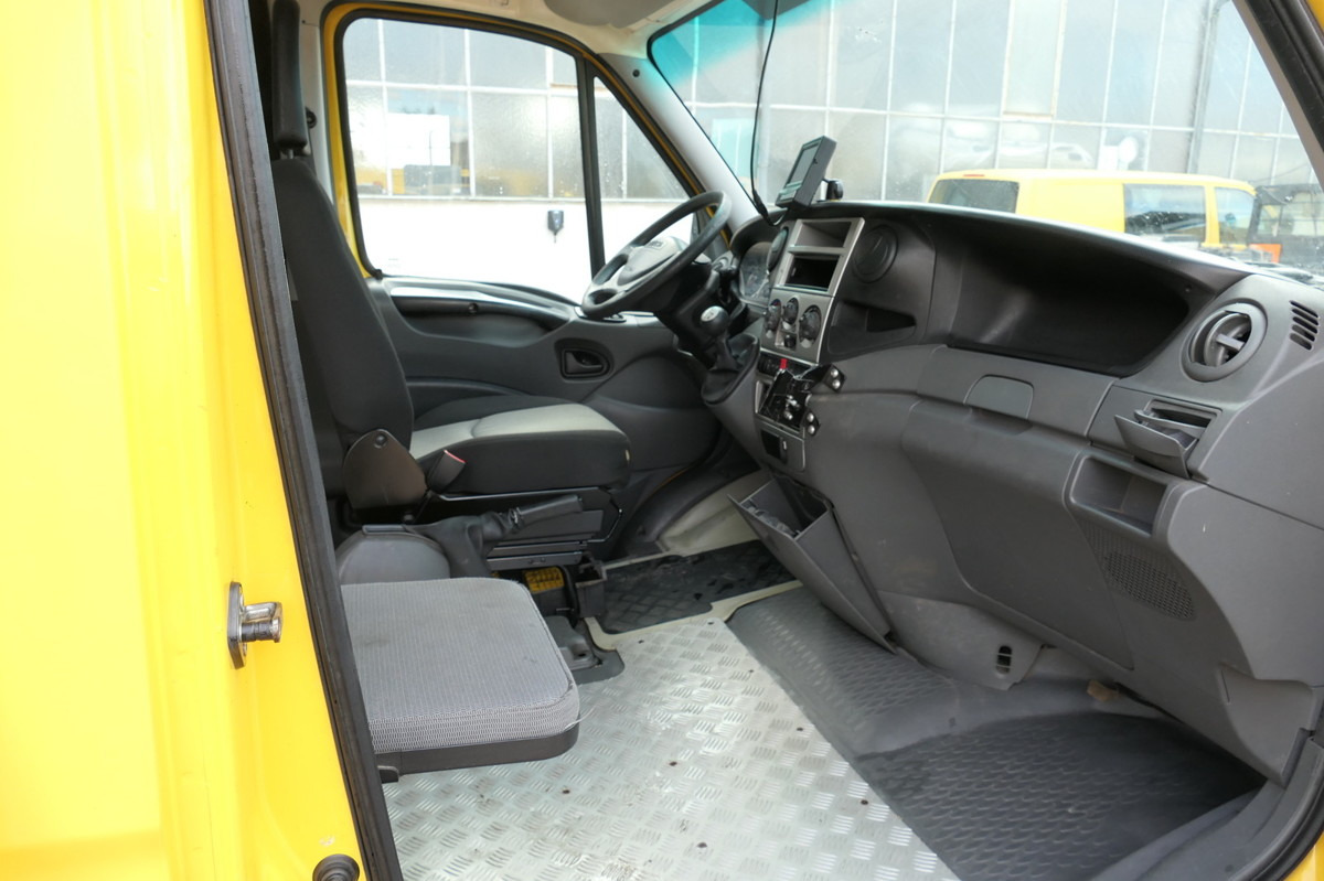 Foto del interior 1: Furgoneta caja cerrada IVECO Daily 35 S11 C30C AUTOMATIK KAMERA MAXI Regale D