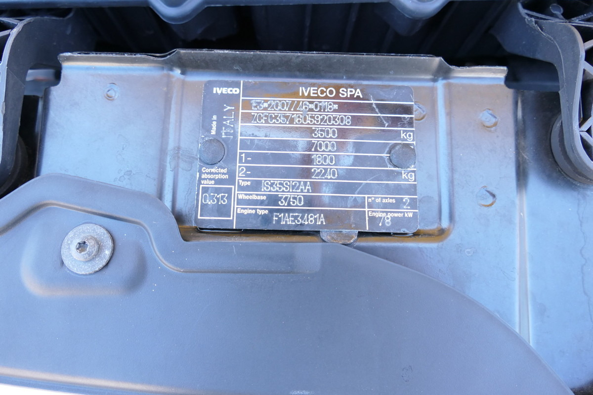 Furgoneta caja cerrada IVECO Daily 35 S11 C30C AUTOMATIK KAMERA Regale LUFT D: foto 13
