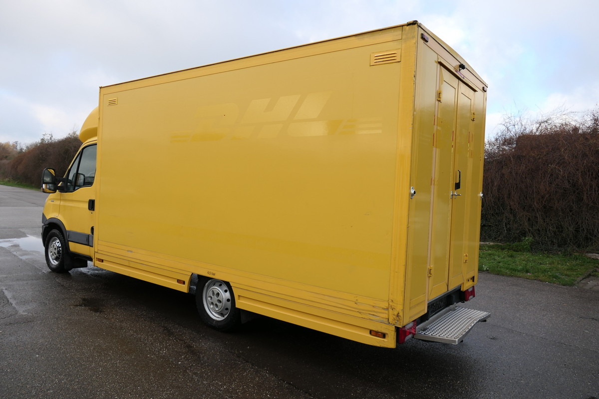 IVECO Daily 35 S11 C30C KURZ AUTOMATIK KAMERA Regale L - Furgoneta caja cerrada: foto 4 IVECO Daily 35 S11 C30C KURZ AUTOMATIK KAMERA Regale L - Furgoneta caja cerrada: foto 4