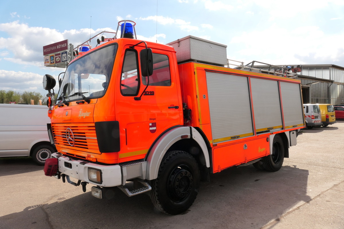 MERCEDES-BENZ 1019 AF Rüstwagen 4x4 TOP ZUSTAND - Camión de bomberos: foto 1 MERCEDES-BENZ 1019 AF Rüstwagen 4x4 TOP ZUSTAND - Camión de bomberos: foto 1