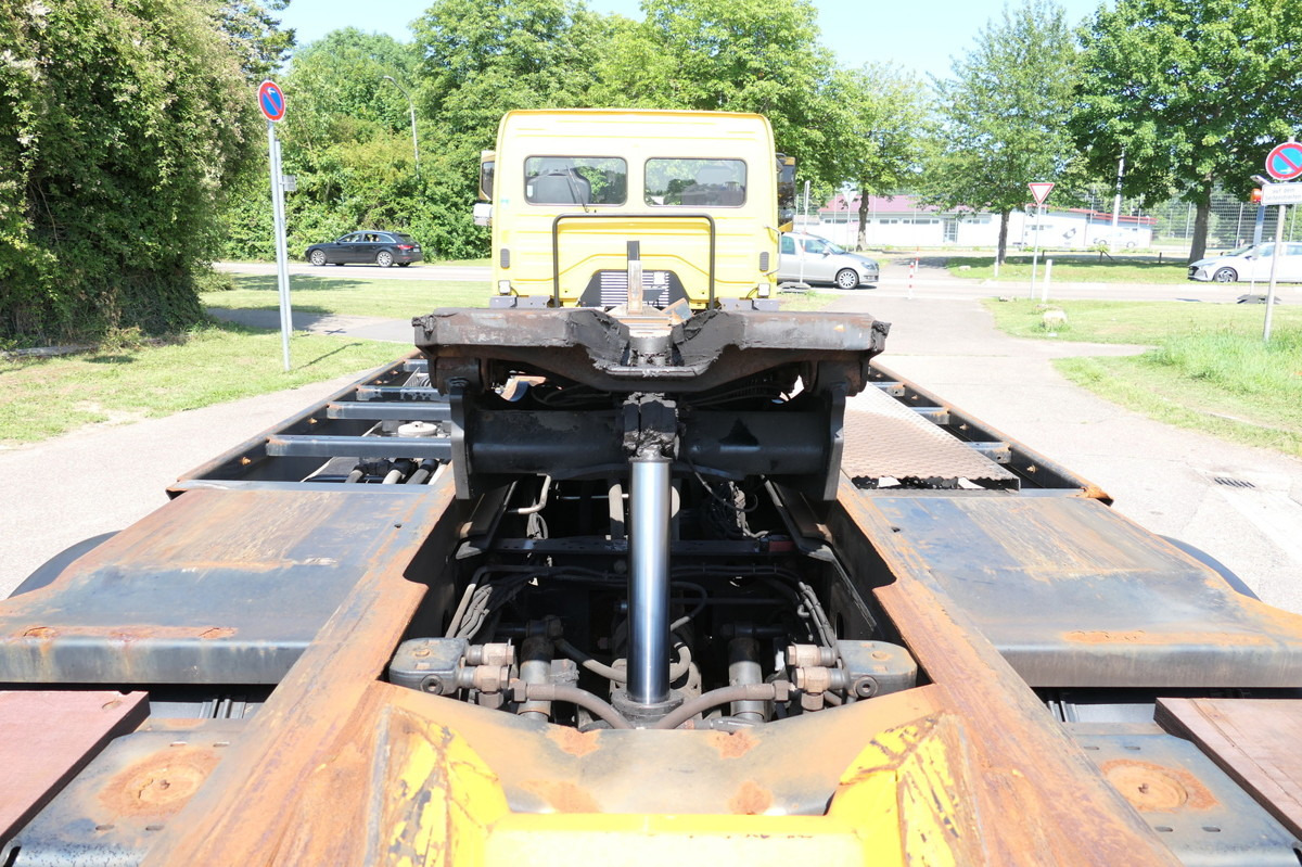 MERCEDES-BENZ KAMAG WBH 25 Wiesel Sattelkupplung Umsetzfahrz. - Camión portacontenedore/ Intercambiable: foto 2 MERCEDES-BENZ KAMAG WBH 25 Wiesel Sattelkupplung Umsetzfahrz. - Camión portacontenedore/ Intercambiable: foto 2