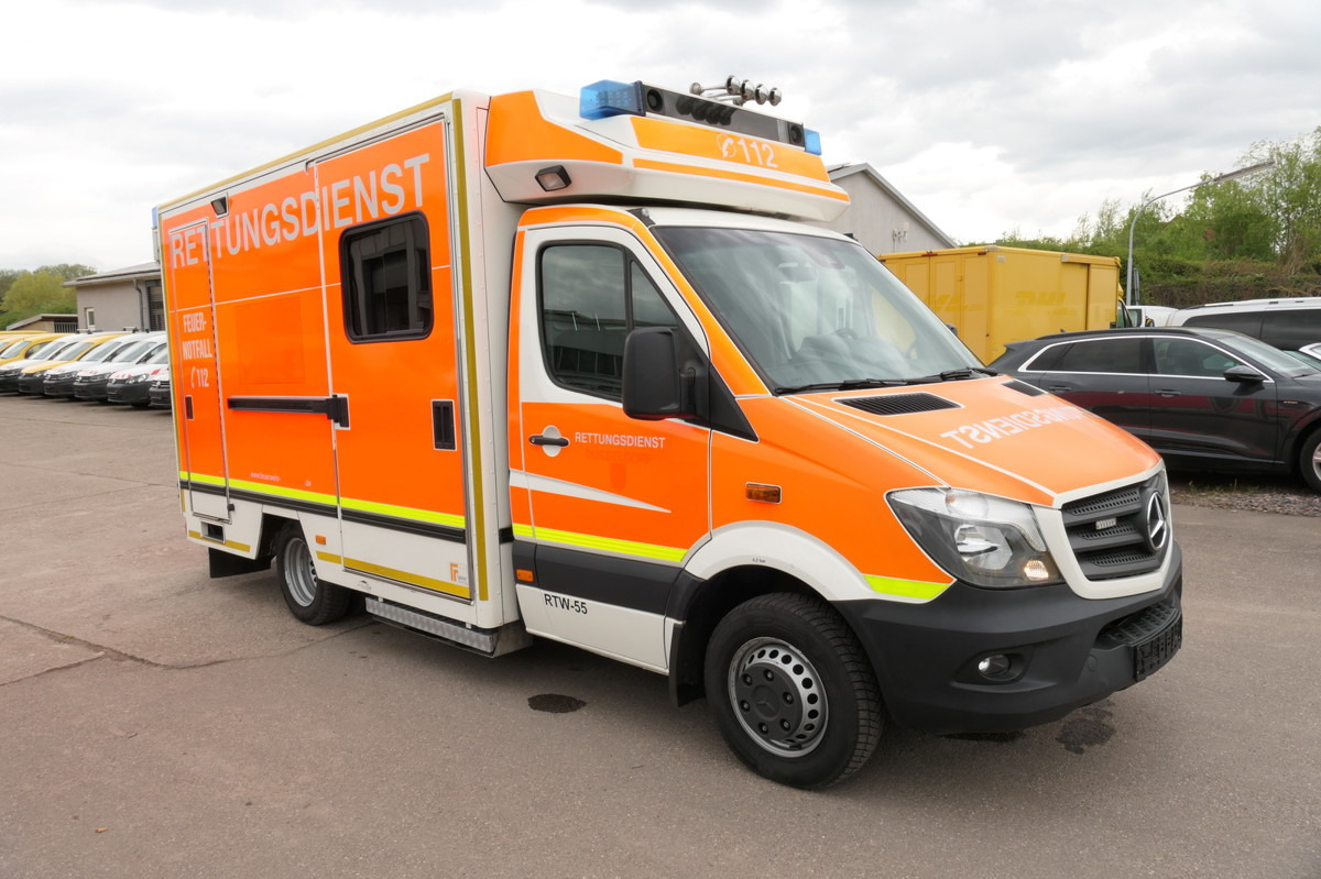 MERCEDES-BENZ Sprinter 519 CDI Klima Krankenwagen - Ambulancia: foto 1 MERCEDES-BENZ Sprinter 519 CDI Klima Krankenwagen - Ambulancia: foto 1