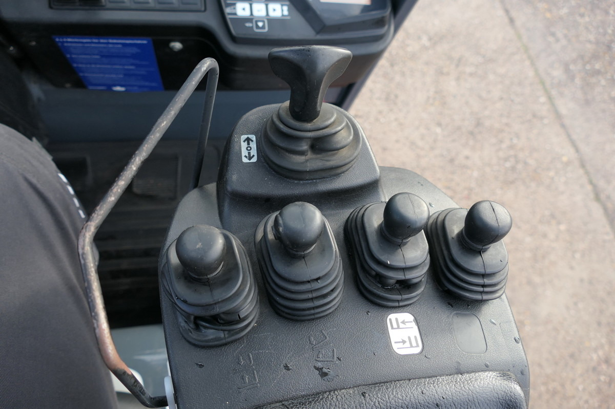 Carretilla elevadora eléctrica TOYOTA 7FBEST 15 Elektro 3-Rad: foto 8 Carretilla elevadora eléctrica TOYOTA 7FBEST 15 Elektro 3-Rad: foto 8