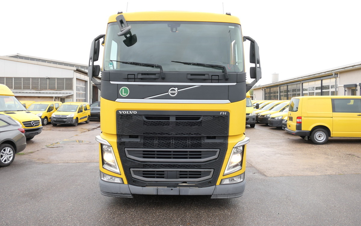 VOLVO FH 26.420 6x2 BDF - Camión portacontenedore/ Intercambiable: foto 2 VOLVO FH 26.420 6x2 BDF - Camión portacontenedore/ Intercambiable: foto 2