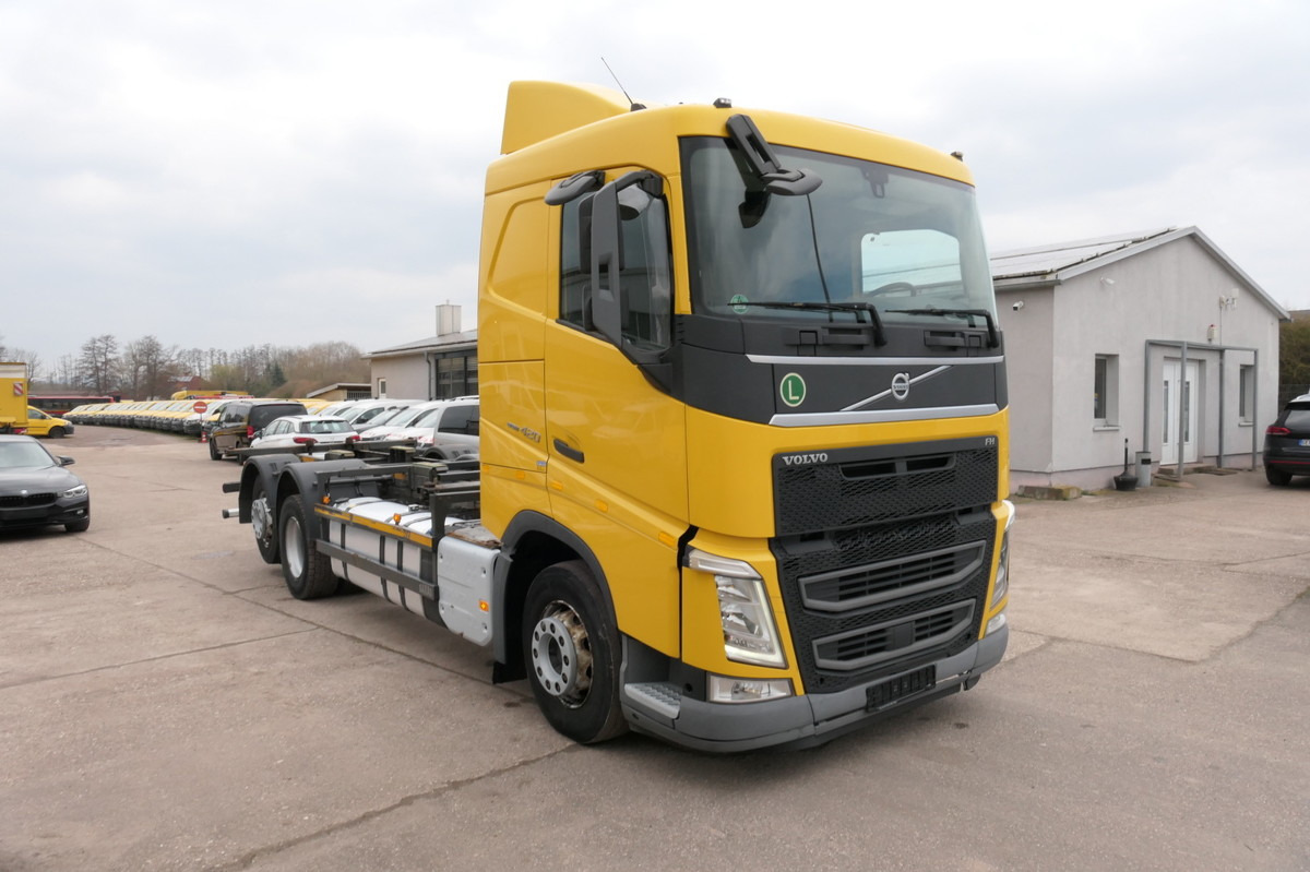 VOLVO FH 26.420 6x2 BDF - Camión portacontenedore/ Intercambiable: foto 2 VOLVO FH 26.420 6x2 BDF - Camión portacontenedore/ Intercambiable: foto 2