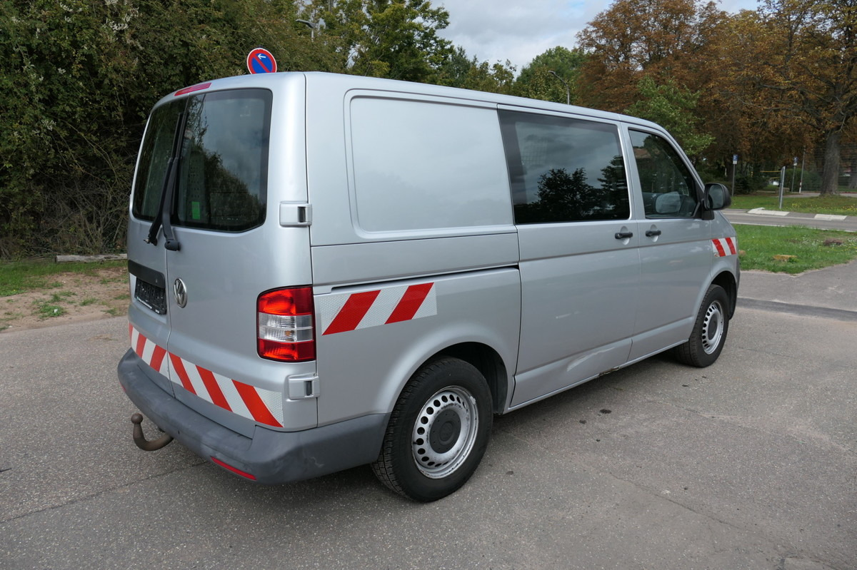 VW T5 Transporter 2.0 TDI 4Motion Flügeltür Klima A - Furgoneta pequeña: foto 4 VW T5 Transporter 2.0 TDI 4Motion Flügeltür Klima A - Furgoneta pequeña: foto 4