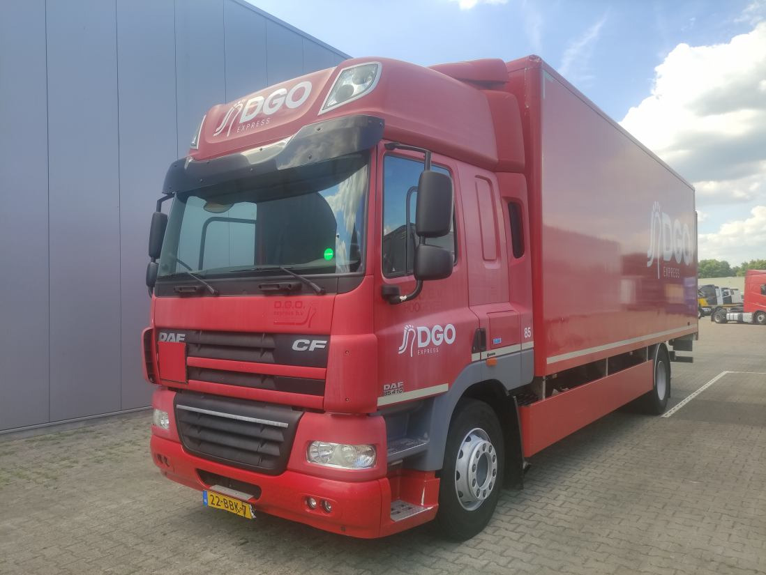 DAF CF 85.410 4x2 Spacecab - Camión caja cerrada: foto 1 DAF CF 85.410 4x2 Spacecab - Camión caja cerrada: foto 1