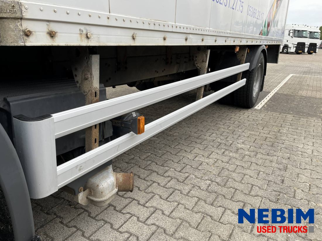 Camión caja cerrada Scania P270 343.938km - 3 front seats: foto 16