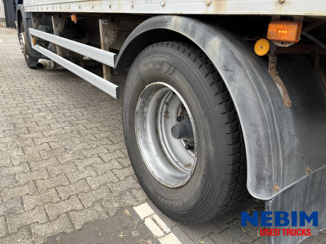 Camión caja cerrada Scania P270 343.938km - 3 front seats: foto 17