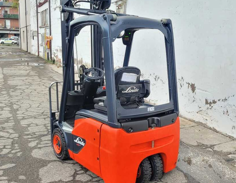 Linde E 15-02/386 (2500 ore) - Carretilla elevadora eléctrica: foto 2 Linde E 15-02/386 (2500 ore) - Carretilla elevadora eléctrica: foto 2