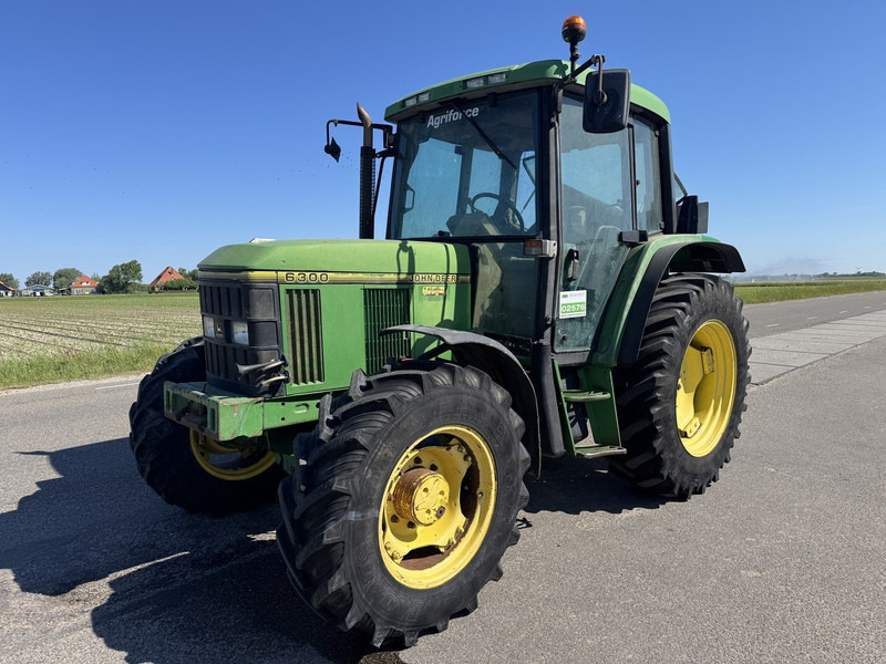 John Deere 6300 - Tractor: foto 1 John Deere 6300 - Tractor: foto 1