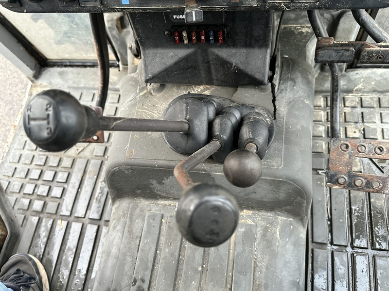 Tractor Massey Ferguson 390: foto 6 Tractor Massey Ferguson 390: foto 6