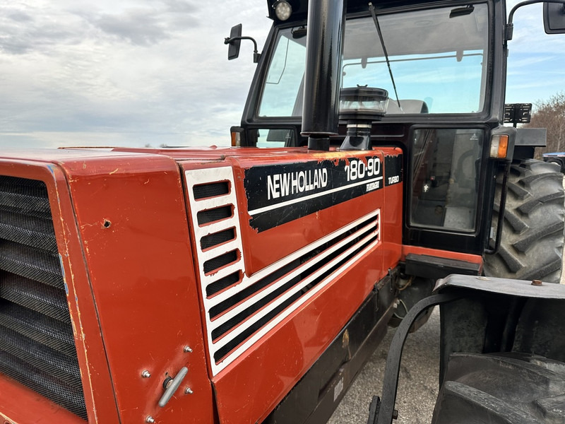 New Holland 180-90 DT - Tractor: foto 2 New Holland 180-90 DT - Tractor: foto 2