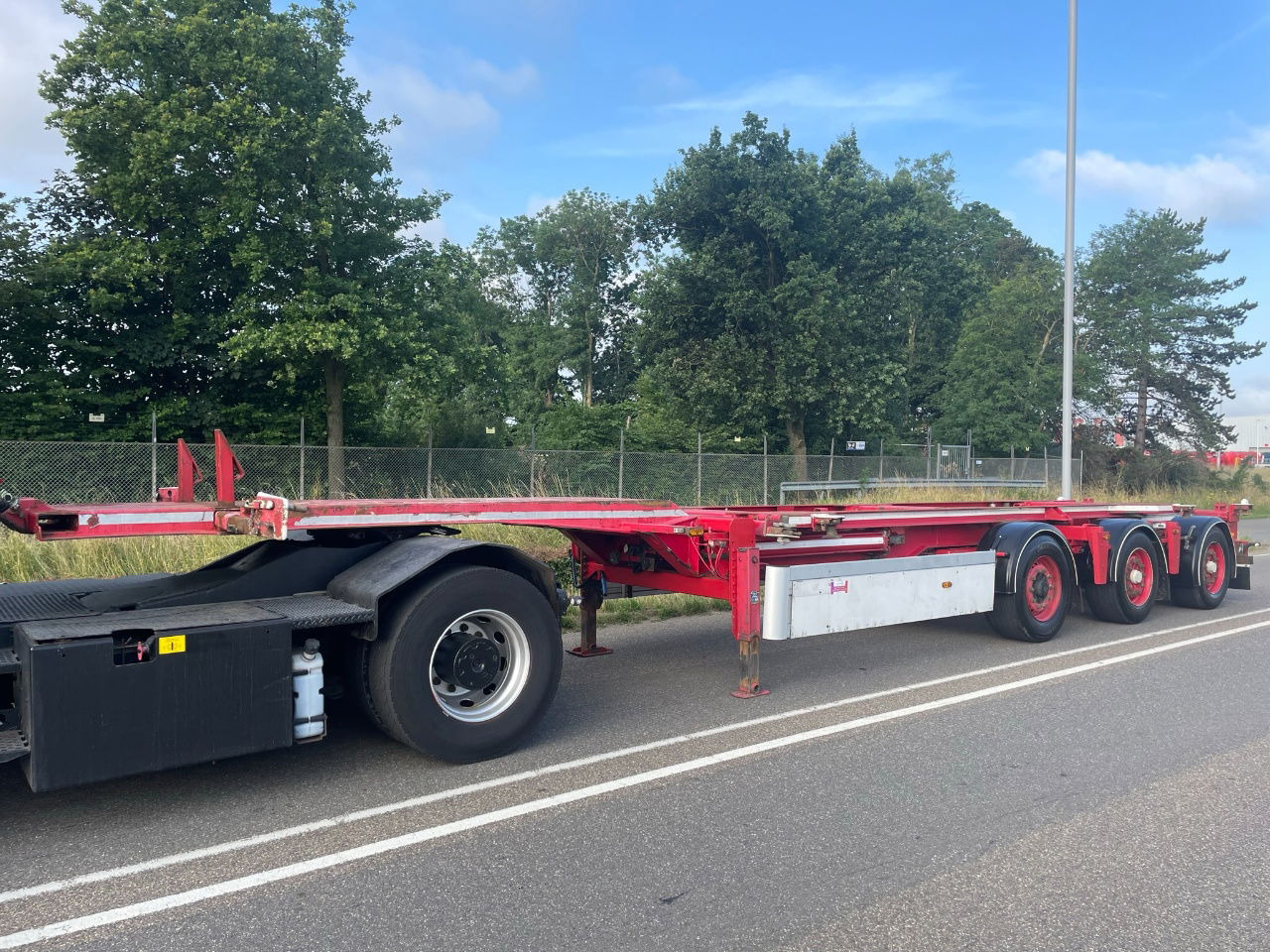 Renders ROC 16.27 CC X steering / Disc brakes /Lifring axle 20-30-40-45 FT HC - Semirremolque portacontenedore/ Intercambiable: foto 1 Renders ROC 16.27 CC X steering / Disc brakes /Lifring axle 20-30-40-45 FT HC - Semirremolque portacontenedore/ Intercambiable: foto 1