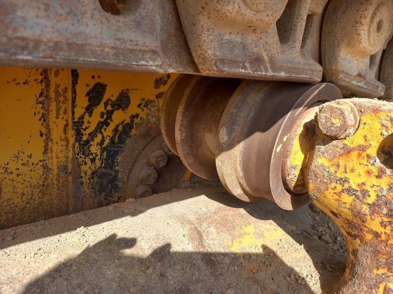 Bulldozer Komatsu D155A-6R (4 pcs available in Abu Dhabi): foto 16 Bulldozer Komatsu D155A-6R (4 pcs available in Abu Dhabi): foto 16