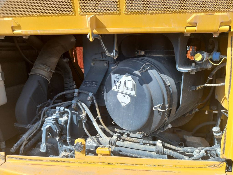 Bulldozer Komatsu D155A-6R (4 pcs available in Abu Dhabi): foto 19 Bulldozer Komatsu D155A-6R (4 pcs available in Abu Dhabi): foto 19