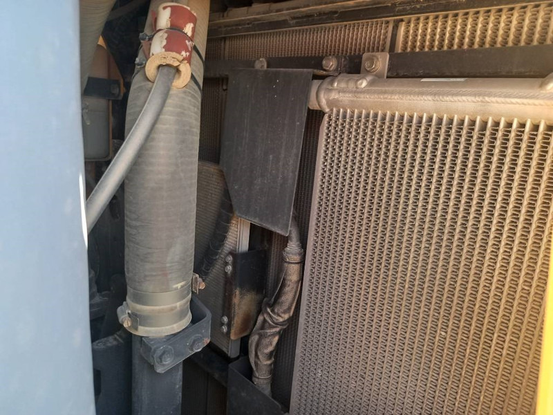 Bulldozer Komatsu D155A-6R (4 pcs available in Abu Dhabi): foto 12 Bulldozer Komatsu D155A-6R (4 pcs available in Abu Dhabi): foto 12