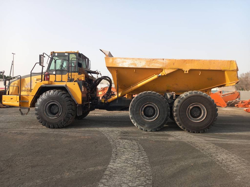Komatsu HM400-3R (4 pcs available in Abu Dhabi) - Dúmper articulado: foto 1 Komatsu HM400-3R (4 pcs available in Abu Dhabi) - Dúmper articulado: foto 1