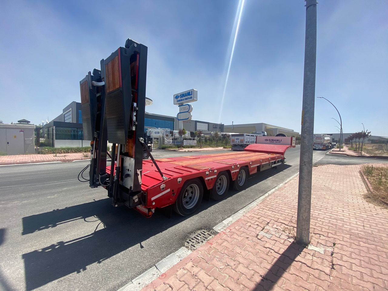 Lowbed Sinan Trailer Lowbed 3 axle - Semirremolque góndola rebajadas: foto 2 Lowbed Sinan Trailer Lowbed 3 axle - Semirremolque góndola rebajadas: foto 2