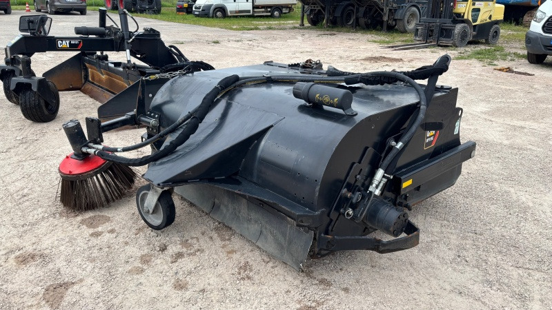 CATERPILLAR BP115C Bobcat - Barredora cucharón para Minicargadora: foto 4 CATERPILLAR BP115C Bobcat - Barredora cucharón para Minicargadora: foto 4