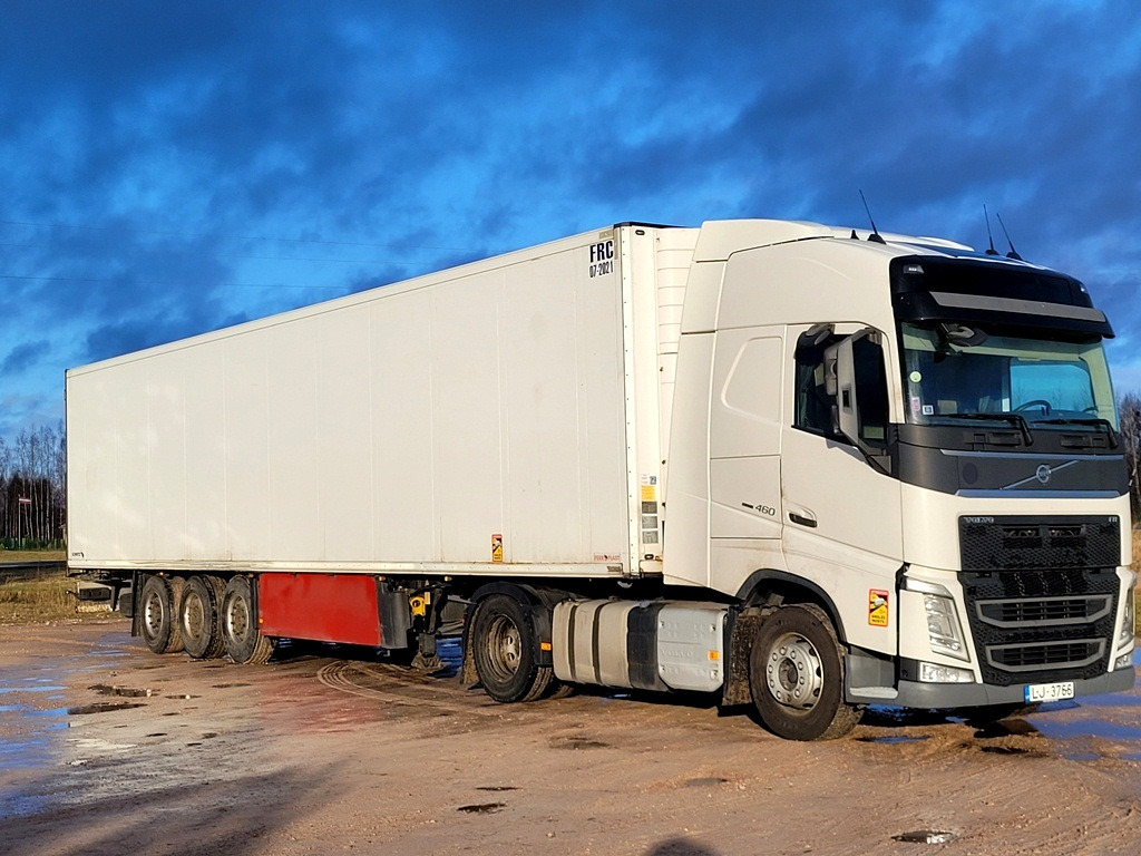 Volvo FH460 + refrigerated semi-trailer - Cabeza tractora: foto 1 Volvo FH460 + refrigerated semi-trailer - Cabeza tractora: foto 1