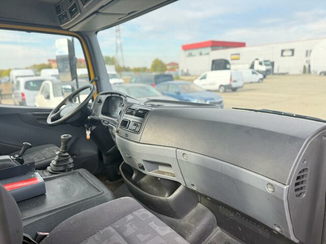 MERCEDES-BENZ Atego 1022 L Pritsche / Klima / Tachograph... - Grua de remolque autos: foto 4 MERCEDES-BENZ Atego 1022 L Pritsche / Klima / Tachograph... - Grua de remolque autos: foto 4