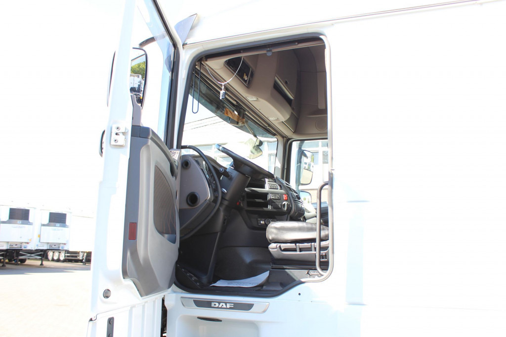 Daf 530 SSC Retarder Kühlbox 2 Tanks Standklima - Cabeza tractora: foto 5 Daf 530 SSC Retarder Kühlbox 2 Tanks Standklima - Cabeza tractora: foto 5