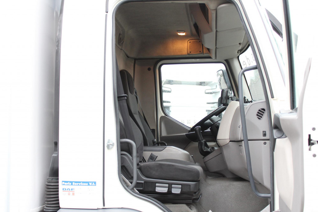 Foto del interior 1: Camión frigorífico Daf LF  280 E6 Frigoblock LBW Rolltor Strom Klima