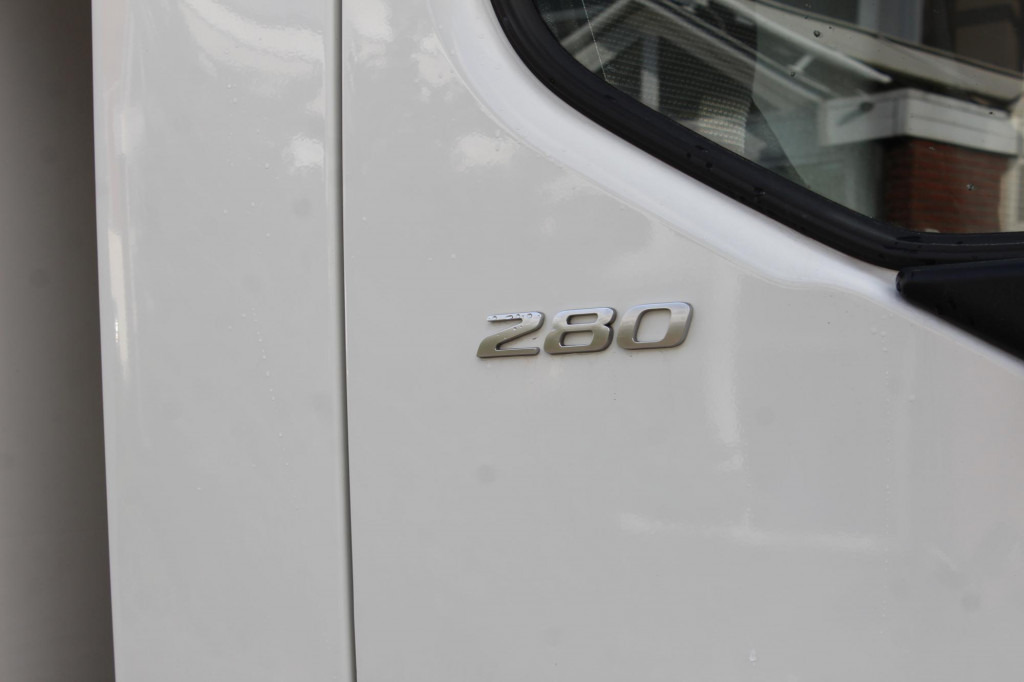 Daf LF  280 Koffer   Klima LDW Rolltor LBW  149Tkm - Camión caja cerrada: foto 3 Daf LF  280 Koffer   Klima LDW Rolltor LBW  149Tkm - Camión caja cerrada: foto 3