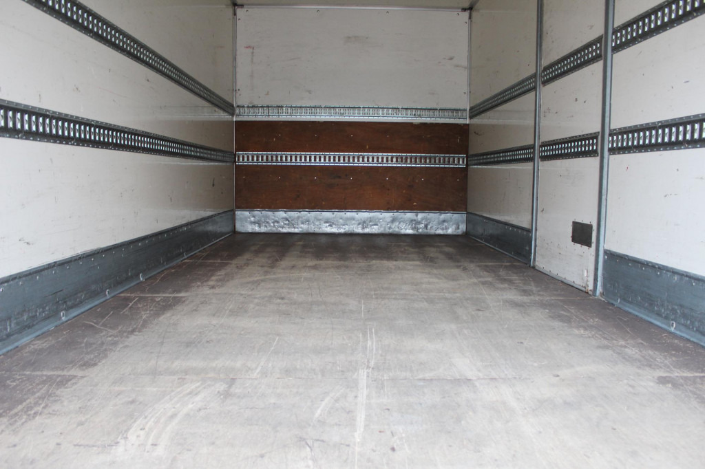 Mercedes-Benz Atego 916 Koffer LDW LBW NUR 98.597 km - Furgoneta: foto 4 Mercedes-Benz Atego 916 Koffer LDW LBW NUR 98.597 km - Furgoneta: foto 4