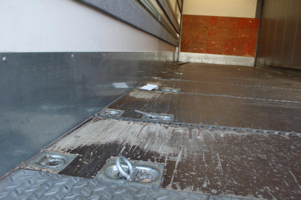 MAN TGM 18.290 Plane-Koffer 7,5 m Klima 499TKm - Camión lona: foto 3 MAN TGM 18.290 Plane-Koffer 7,5 m Klima 499TKm - Camión lona: foto 3