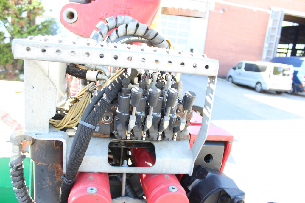 MAN TGX 33.560 D38Motor 6x4 Intarder KESLA-Holzkran - Camión forestal, Camión grúa: foto 4 MAN TGX 33.560 D38Motor 6x4 Intarder KESLA-Holzkran - Camión forestal, Camión grúa: foto 4